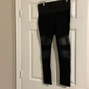 Black leggings size large